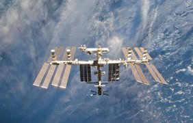 Снимок МКС, сделанный с борта шаттла «Дискавери» вскоре после отстыковки, 7 марта 2011 года