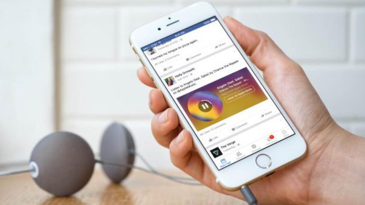 Facebook позволил пользователям слушать музыку