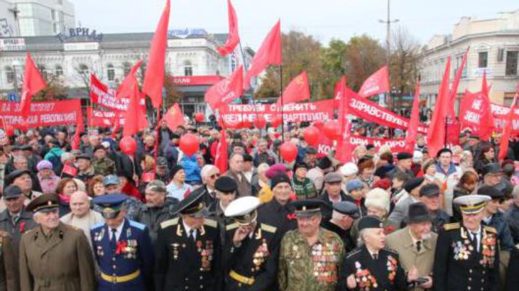 В Крыму отметили Октябрьскую революцию 