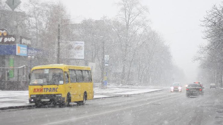 С запада на восток Украины с большой скоростью переместится циклон. Фото podrobnosti.ua