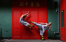 Шаолиньские монахи, владеющие кунг-фу, которое считается одним из древнейших видов боевых искусств