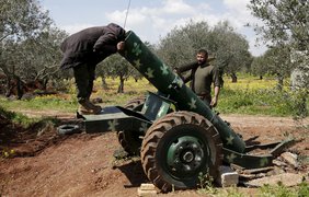 Повстанцы в окрестностях города Идлиб на севере Сирии
