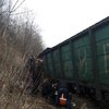 Во Львовской области грузовой поезд упал в реку