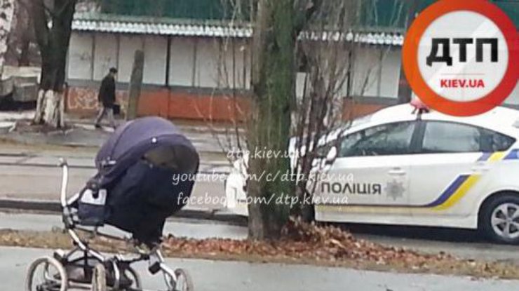 В Киеве сбили коляску с младенцем