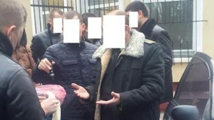 Во Львове начальника подразделения Минобороны задержали во время получения взятки