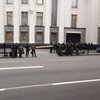 В Киеве под Раду стянули Нацгвардию и полицию (фото)