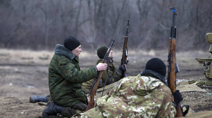 Позиции военных Украины под Донецкой обстреливают снайперы боевиков