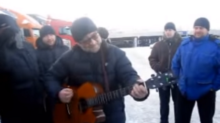 Шевчук спел с дальнобойщиками в Химках