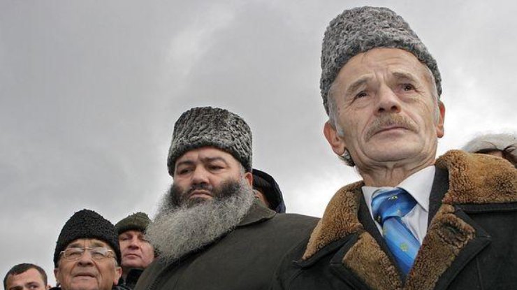 Мустафа Джемилев собирает армию на въезде в Крым