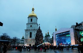 В Киеве зажгли огни главной елки страны 