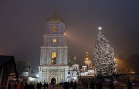 В Киеве зажгли огни главной елки страны 