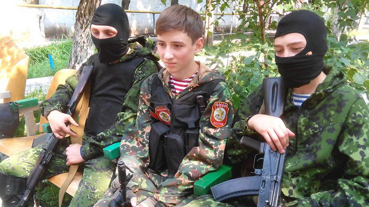 Боевики ведут активную пропагандистскую работу среди детей. Фото из соцсетей