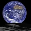 NASA показало восход Земли над Луной 