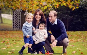 Уильям, герцог Кембриджский и Кэтрин, герцогиня Кембриджская с детьми Джорджем и Шарлоттой, 2015