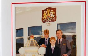 Принц Чарльз с детьми Гарри и Уильямом, 1997. Фотография была сделана за несколько дней до гибели принцессы Дианы