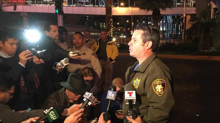 Представитель городской полиции Бретт Зиммерман рассказал подробности шокирующего инцидента. Источник: Twitter.com / ‏@LVMPD 