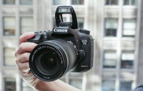 Canon 7D Mark II – высококачественная и производительная зеркальная фотокамера для любителей снимать быстродвижущиеся объекты. Фото: Cnet