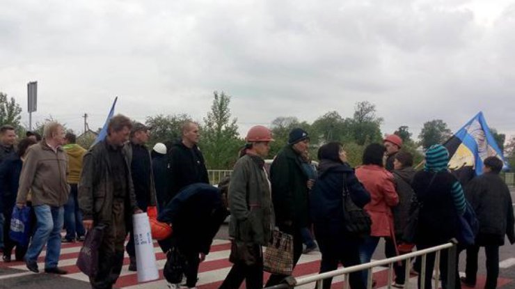 Шахтеры блокируют трассу во Львовской области