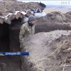Военные под Мариуполем вкапываются в землю под обстрелами снайперов