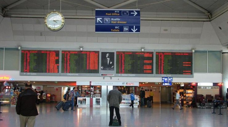 В аэропорту Ататюрка обстебали россиян