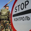 Блокада Крыма: инспектор таможни пропускал людей без документов