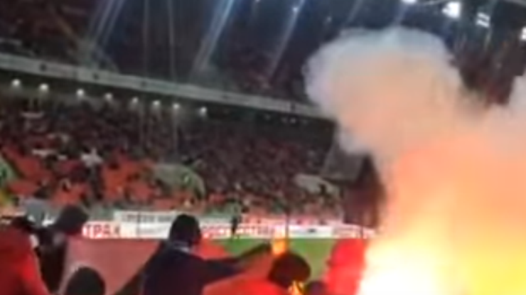 Российские фанаты сожгли флаг Турции