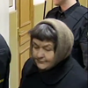 Матір Надії Савченко вийшла з залу суду у сльозах