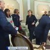 Лукашенко не дал Путину сесть на стул (видео)