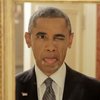 Обама покривлялся перед зеркалом и сделал селфи (видео)