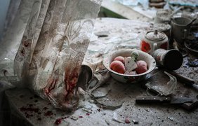 Фото стола из обстрелянного пригорода Донецка поразило жюри фотоконкурса