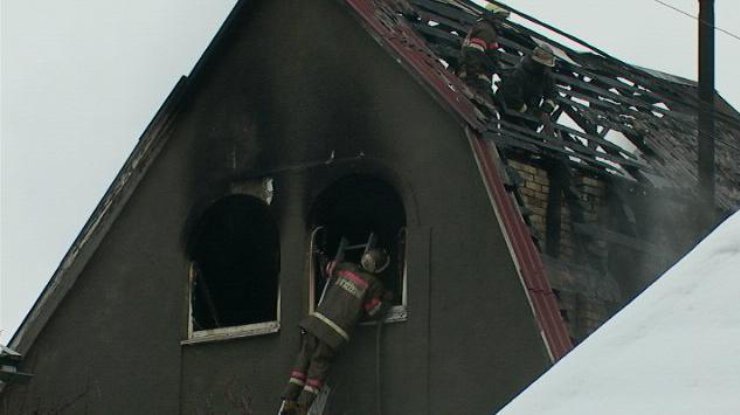 Пожар повредил дом и люксовый внедорожник