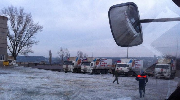 Водитель конвоя фотографирует Донбасс