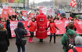 По Крещатику прошел марш презерватива