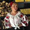 В День Влюбленных невеста Кличко нарядилась в вышиванку (фото)