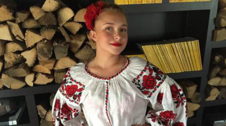 Невеста Кличко перевоплотилась в украиночку. Фото Хайден Панеттьери