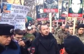 "Правый сектор" вынес плакаты против Генштаба. Фото "ПС"