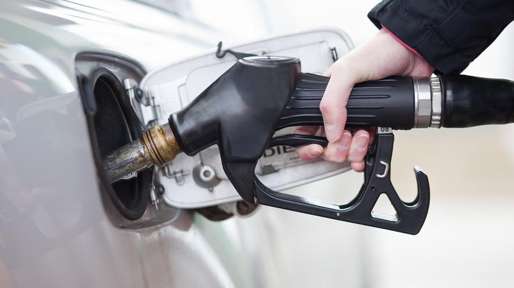 Цена на бензин продолжает бить рекорды