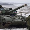 К Новоазовску перебросили танки и боевые бронемашины