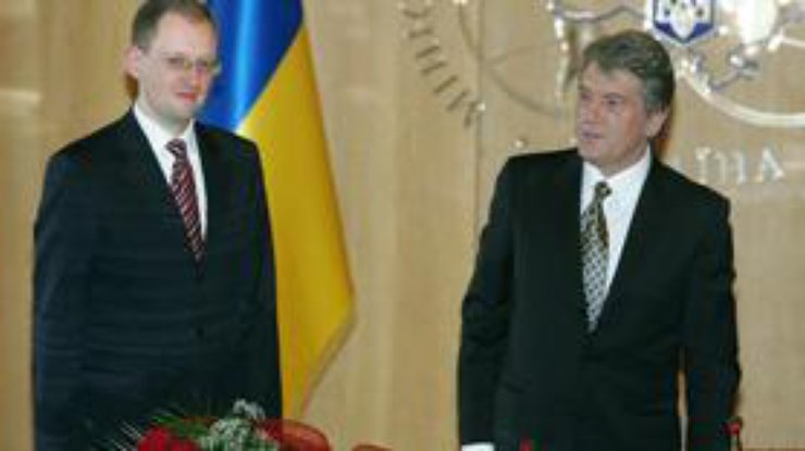 Ющенко объяснил почему дешевеет гривна