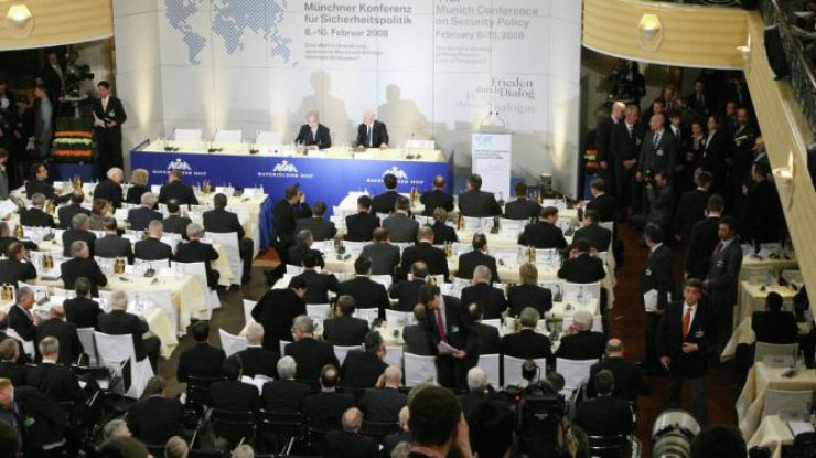 Участники конференции разошлись во мнениях касательно поставок оружия Украине
