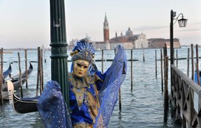 В Венеции проходит ежегодный всемирно известный карнавал 2