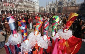 В Венеции проходит ежегодный всемирно известный карнавал 1