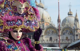В Венеции проходит ежегодный всемирно известный карнавал 12