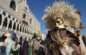 В Венеции проходит ежегодный всемирно известный карнавал 11