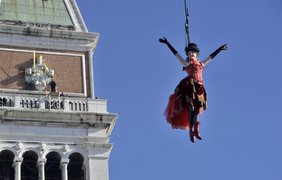 В Венеции проходит ежегодный всемирно известный карнавал 10