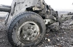 Украинские артиллеристы бьют по террористам на местах хранения, ремонта боевой техники 2
