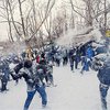 В Киеве сотни студентов устроили снежное побоище (видео)