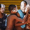 На 450-летие Рио-де-Жанейро дети обмазались тортом (фото)