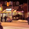 В Канаде два человека погибли в результате стрельбы у "Макдоналдса" (видео)