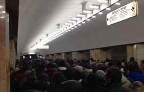 Несколько тысяч человек собрались в центре Москвы почтить память Немцова